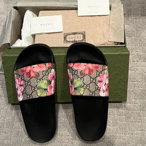 Gucci- Authentic Women’s Pursuit slides